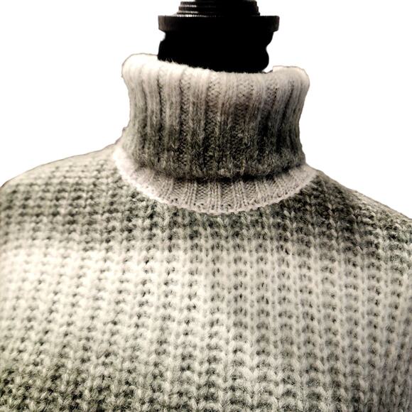 TOPMAN NWT Turtleneck Wool Blend Sweater Ombre Gray Small - Picture 3 of 10